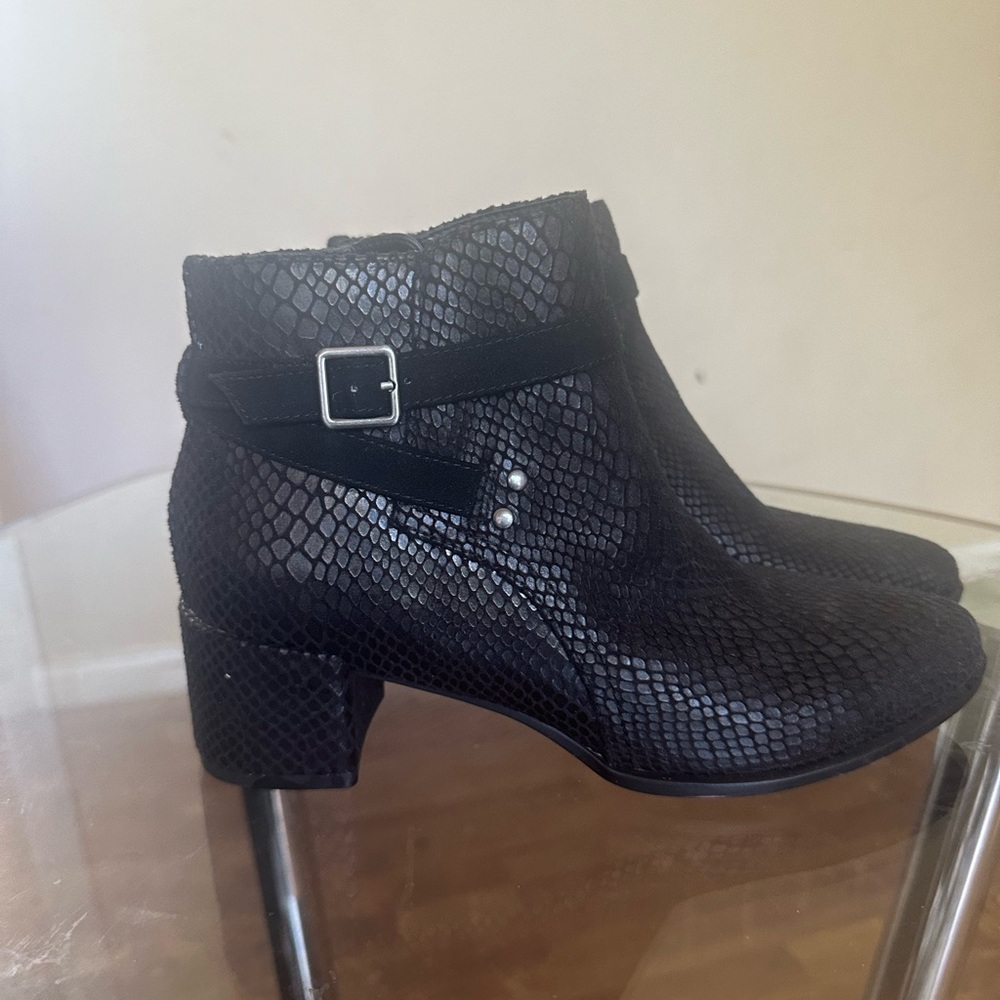 Soul booties by naturalize